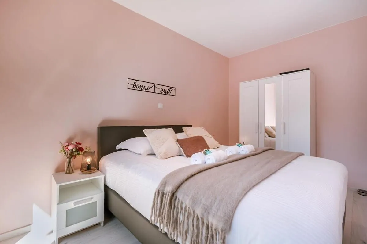 Huswell - Beachfront Apartment In Zeebrugge